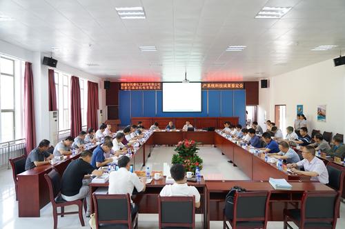 海峽科化龍巖分公司“SGR-FL型乳化炸藥生產系統”順利通過國家工信部科技成果鑒定。圖為鑒定會現場。鄧義楨攝.jpg
